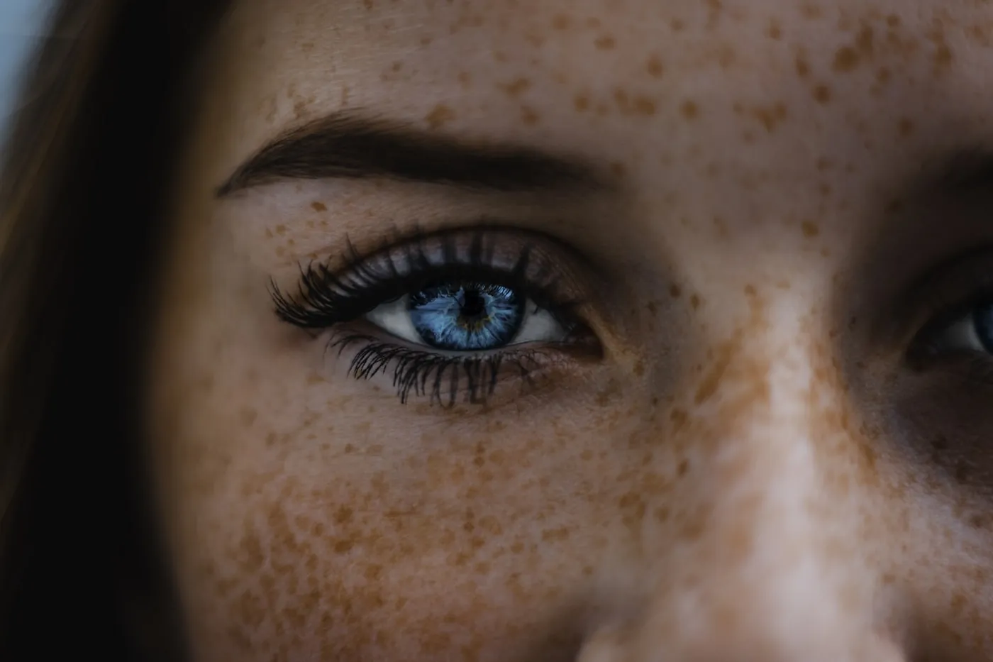 Natural lash and brow finish in daylight